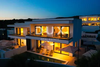 Villa 302 m², Jakišnica - Pool und Meerblick - 2
