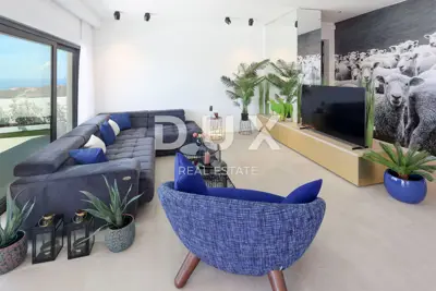 Villa 302 m², Jakišnica - Pool und Meerblick - 8