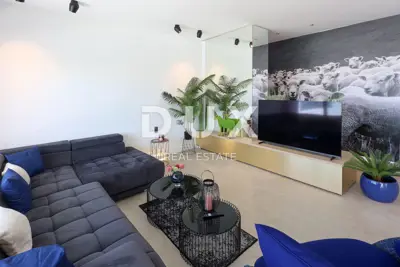 Villa 302 m², Jakišnica - Pool und Meerblick - 7
