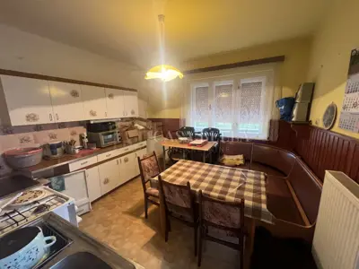 Kuća u Ravnoj Gori, 50 m od centra i balkon s pogledom