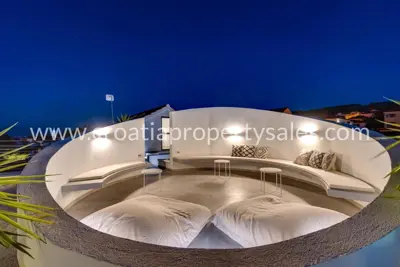 Vila 240 m², otok Brač - privatni bazen i pogled na more - 11