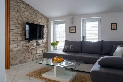 Residential building 414 m², Rovinj - established tourism business - 2