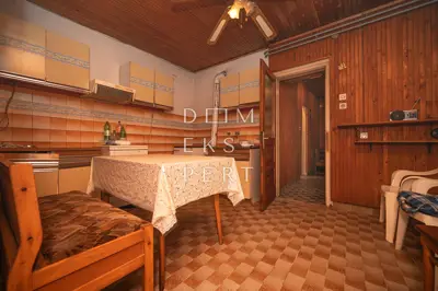 Dubovec Bisaški, KOMIN, Kuća, gospodarske zgrade i velika okućnica - 1 - 4