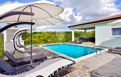 Haus 139 m², Brtonigla - Pool und überdachte Terrasse