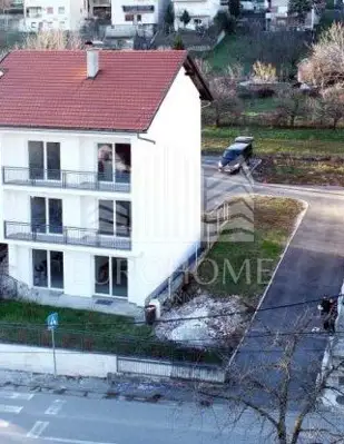 Kuća 4 etaže, Gračani, 8 parkirnih mjesta i pogled na grad - 4
