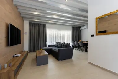 Kuća 170 m², Labin - bazen i uređena okućnica - 11