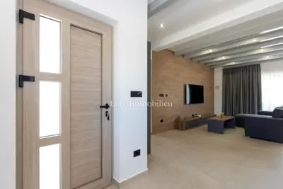 Kuća 170 m², Labin - bazen i uređena okućnica - 12