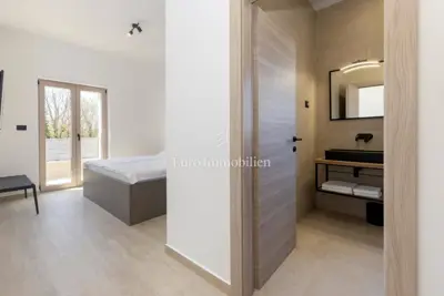 Kuća 170 m², Labin - bazen i uređena okućnica - 19