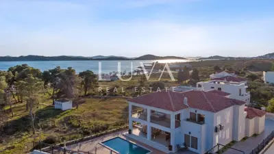 Vodice, luxury and unique villa with pool by the sea for sale - 17