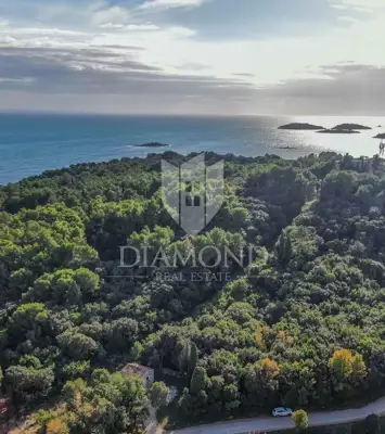 Rovinj, Haus am Meer mit großem Potenzial - 2