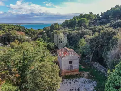 Rovinj, Haus am Meer mit großem Potenzial