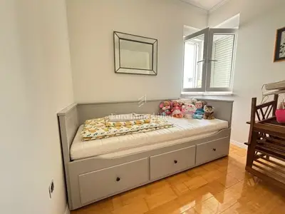 Apartman u Novalji, loggia s pogledom na more i parking - 8