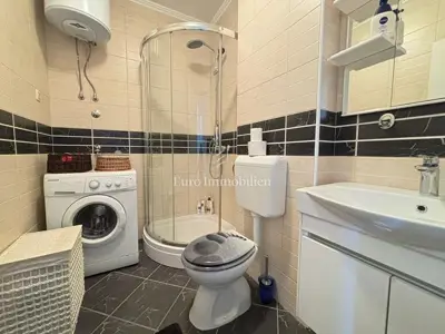 Apartman u Novalji, loggia s pogledom na more i parking - 12
