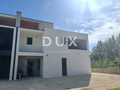Doppelhaushälfte 255,47 m², Nin - 310 m vom Meer und Pool - 5