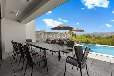 Moderner Neubau mit Pool und Meerblick - 7