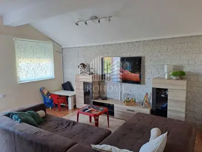 Kuća 140 m², Vir - dva apartmana i uređeno dvorište - 2
