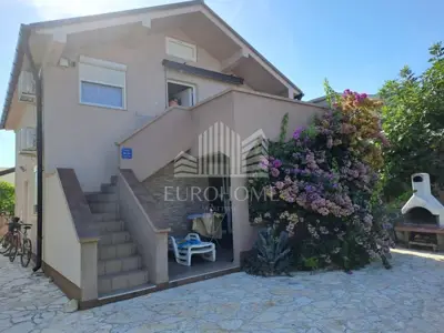 House 140 m², Vir - two apartments and landscaped yard