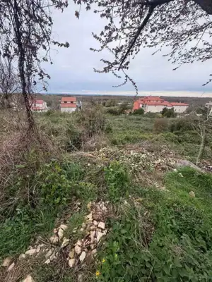 Građevinsko zemljište 3.800 m², Brtonigla - pogled na more - 2