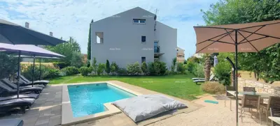 Prodaja velike kuće sa bazenom i zasebnim apartmanima, Bale!