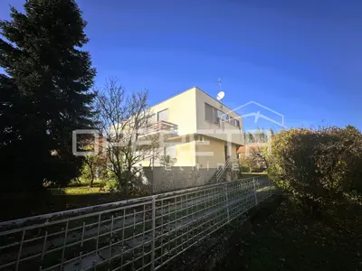 Haus in Varaždin, Centar - Doppelobjekt zur Renovierung