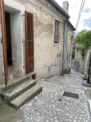 Kamena kuća 87 m², Novi Vinodolski - miran dio grada