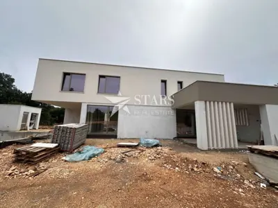 Vila u Labinu, grijani bazen 48 m² i ljetna kuhinja