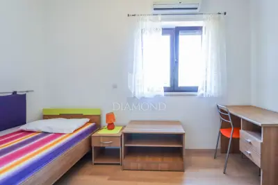 Pula - Sought-after location - House with a pool and two garages - 20