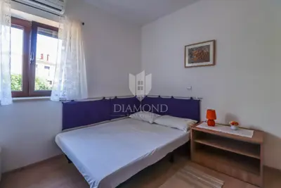 Pula - Sought-after location - House with a pool and two garages - 18