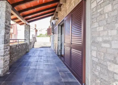Pula - Sought-after location - House with a pool and two garages - 12