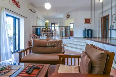 Pula - Sought-after location - House with a pool and two garages - 5