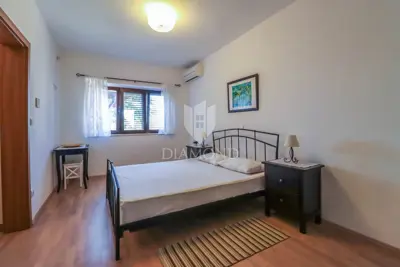 Pula - Sought-after location - House with a pool and two garages - 19