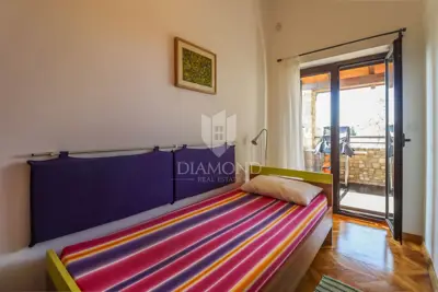 Pula - Sought-after location - House with a pool and two garages - 17