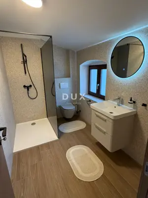 House 120 m², Kaštelir - pool and sunbathing area - 7