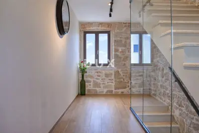 House 120 m², Kaštelir - pool and sunbathing area - 9