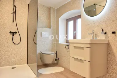 House 120 m², Kaštelir - pool and sunbathing area - 19