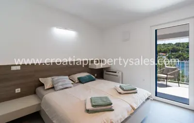 House 125 m², Šolta - first row to the sea - 9