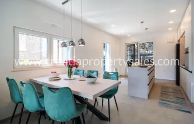 House 125 m², Šolta - first row to the sea - 3