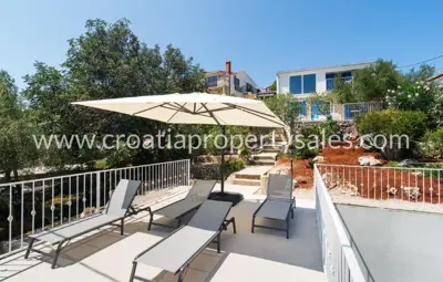 House 125 m², Šolta - first row to the sea - 13
