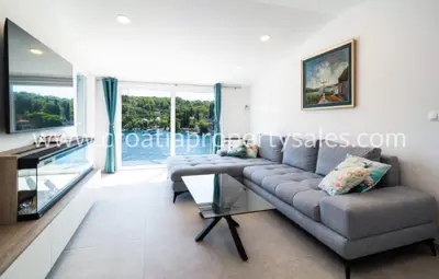 House 125 m², Šolta - first row to the sea - 4