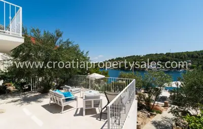 House 125 m², Šolta - first row to the sea - 15
