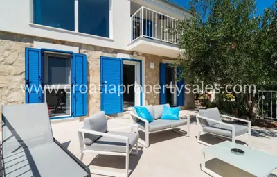 House 125 m², Šolta - first row to the sea - 19