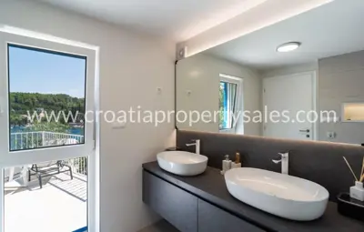 House 125 m², Šolta - first row to the sea - 12