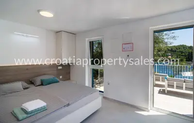 House 125 m², Šolta - first row to the sea - 11