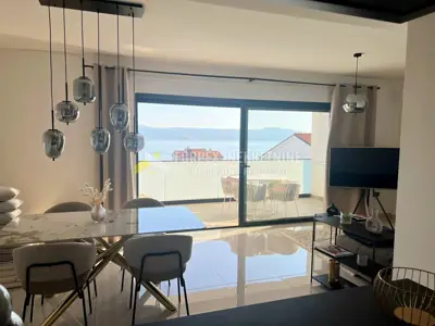 Novi vinodolski-moderno opremljen stan sa dvije spavaće sobe