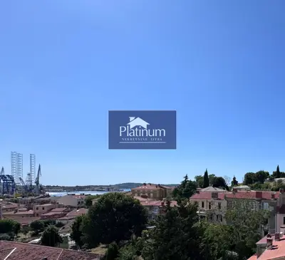 Apartment 64 m², Pula Centar - 2 rooms, loggia and balcony