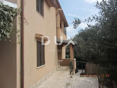 House 173 m², Artatore - 3 apartments and sea view - 7