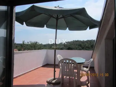 House 173 m², Artatore - 3 apartments and sea view - 16