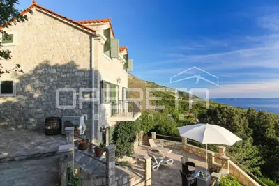 Kuća 440 m², Baška Voda - bazen i okućnica - 9
