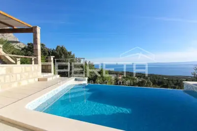 Kuća 440 m², Baška Voda - bazen i okućnica - 4