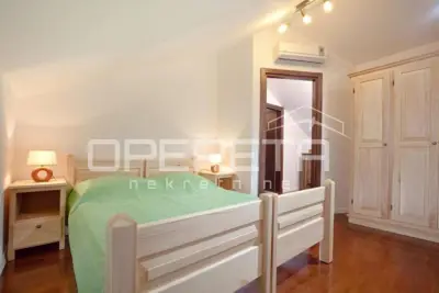 Kuća 440 m², Baška Voda - bazen i okućnica - 13